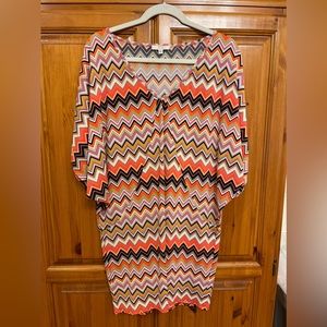 Trina Turk Batwing Chevron knee length dress v-neck size large. GUC orange pink